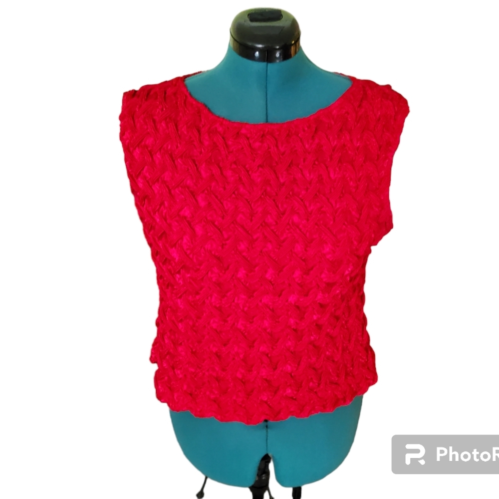 Stunning Red Top Size XL
